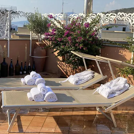 Alojamento de Acomodação e Pequeno-almoço The Rooftop Terrace Double Private Bathrooms And An Equipped Roof Terrace Sant'Agnello