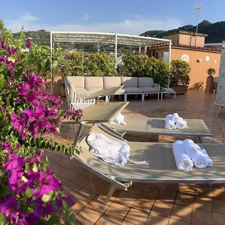 The Rooftop Terrace Two Double With Private Bathrooms And An Equipped Roof Terrace Acomodação com café da manhã  4*